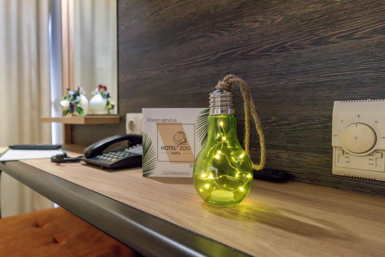 Zoo - Secured Paid Parking Hotel 4*