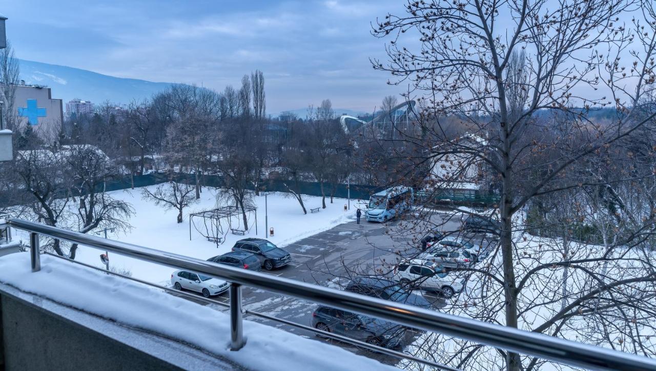 Zoo - Secured Paid Parking Ξενοδοχείο 4*